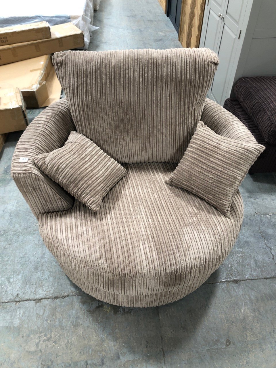 CANOLO LUXURY SWIVEL CHAIR JUMBO CORD BEIGE RRP- £973.99 (COLLECTION OR OPTIONAL DELIVERY)