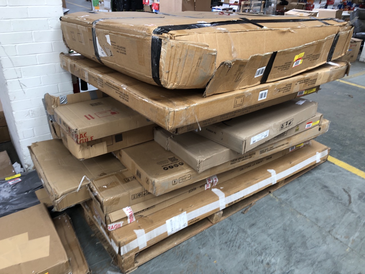 PALLET OF ASSORTED FURNITURE ITEJMS/PARTS TO INCLUDE CURVED HEADBOARD KING SIZE (BOX 1 OF 2 PART) (COLLECTION OR OPTIONAL DELIVERY) (KERBSIDE PALLET DELIVERY)