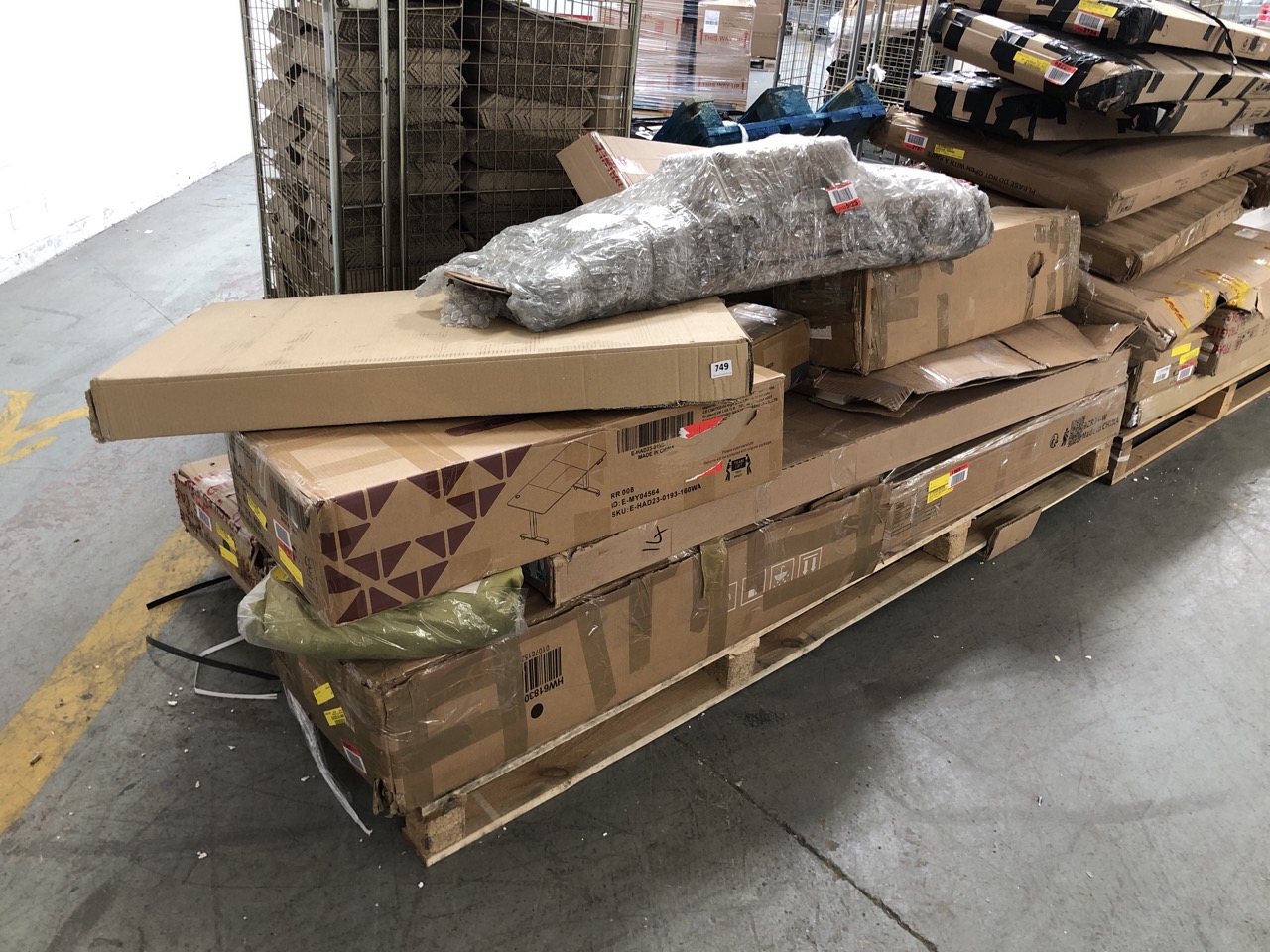 PALLET OF ASSORTED FURNITURE ITEMS/PARTS TO INCLUDE MUNFORD FREESTANDING TALL BATHROOM CABINET (COLLECTION OR OPTIONAL DELIVERY) (KERBSIDE PALLET DELIVERY)