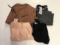 4 X ASSORTED WOMEN'S CLOTHING TO INCLUDE NIKE WOMEN'S LEGGINGS IN GREY/BLACK SIZE S (DELIVERY ONLY)