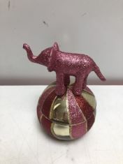 11X GLASS CIRCUS ELEPHANT SCENTED CANDLE. (DELIVERY ONLY)
