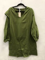 10X LADIES GREEN DRESS, SIZE 16. (DELIVERY ONLY)