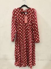 20X ASSORTED ITEMS OF CLOTHING SIZE 12 TO INCLUDE LADIES RED SPOTTY DRESS. (DELIVERY ONLY)