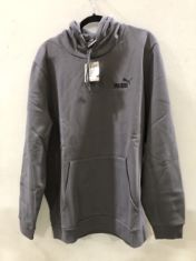 20 X ASSORTED ITEMS OF CLOTHING SIZE 2XL TO INCLUDE GREY PUMA HOODIE. (DELIVERY ONLY)