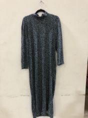 20X ASSORTED ITEMS OF CLOTHING SIZE 16 TO INCLUDE LADIES BLUE LEOPARD PRINT DRESS. (DELIVERY ONLY)