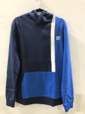 20X ASSORTED ITEMS OF CLOTHING SIZE MEDIUM TO INCLUDE 11 DEGREES BLUE HOODIE. (DELIVERY ONLY)