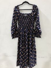20 X ASSORTED ITEMS OF CLOTHING SIZE 10 TO INCLUDE LADIES BLUE PATTERNED DRESS. (DELIVERY ONLY)