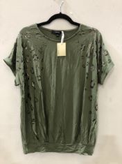 20 X ASSORTED CLOTHING ITEMS SIZE 10 TO INCLUDE LADIES GREEN LEOPARD PRINT PATTERN TOP. (DELIVERY ONLY)