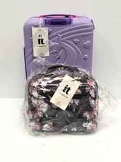 IT LUGGAGE PURPLE 4 WHEEL TRAVEL CASE TO INCLUDE IT LUGGAGE PURPLE FLORAL CABIN BAG (DELIVERY ONLY)