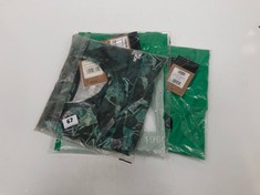3 X ASSORTED THE NORTH FACE T-SHIRTS TO INCLUDE THE NORTH FACE BERKELEY CALIFORNIA SHORT SLEEVE T-SHIRT - SIZE XXL (DELIVERY ONLY)