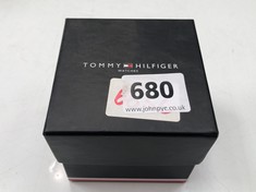 TOMMY HILFIGER MENS WRISTWATCH IN BLACK / GOLD DETAIL (DELIVERY ONLY)
