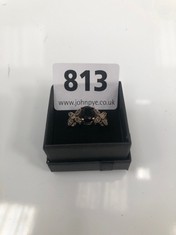 A WHITE METAL RING SET WITH A BLACK STONE, BOXED (DELIVERY ONLY)