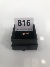 A VINTAGE COPPER RING WITH CLEAR STONES, BOXED (DELIVERY ONLY)