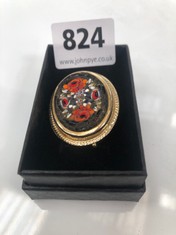 AN ANTIQUE MICRO MOSAIC BROOCH, BOXED (DELIVERY ONLY)
