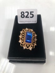 AN ANTIQUE BROOCH SET WITH A LARGE BLUE STONE, BOXED (DELIVERY ONLY)