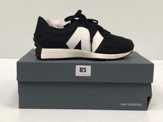 NEW BALANCE BLACK/WHITE TRAINERS SIZE 4.5 RRP- £100 (DELIVERY ONLY)