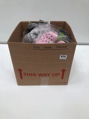 BOX OF ASSORTED CHILDREN'S SHOES TO INCLUDE CROCS CHILDREN'S CLASSIC CLOG - BALLERINA PINK UK C13 (DELIVERY ONLY)
