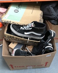 BOX OF ASSORTED ADULTS SHOES TO INCLUDE VANS ADULT'S TRAINERS IN BLACK/WHITE UK 9.5 (DELIVERY ONLY)