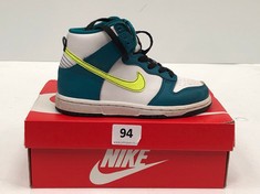 NIKE CHILDREN'S DUNK HIGH TRAINERS WHITE/TEAL/YELLOW SIZE 11 (DELIVERY ONLY)