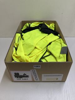 BOX OF ASSORTED WORK CLOTHING (ASSORTED SIZES)