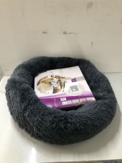 2 X ASSORTED ITEMS INC DOG BED