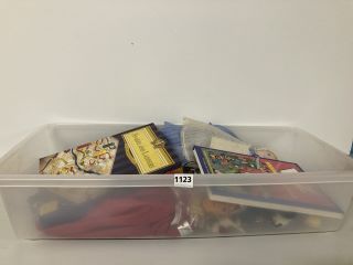 BOX OF ASSORTED VINTAGE ITEMS TO INCLUDE ORIGINAL SNAKES & LADDERS BOARD GAME