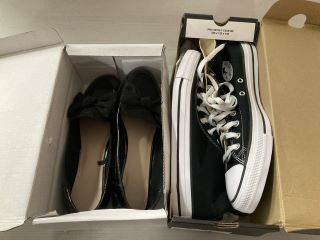 2 X ASSORTED FOOTWEAR TO INCLUDE BLACK SHOES SIZE 38