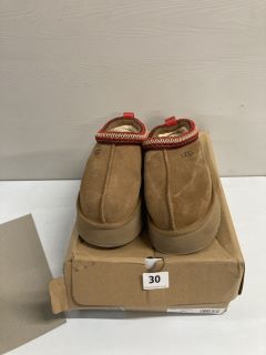 PAIR OF UGG WOMEN'S TAZZ SHOES - SIZE UK 7