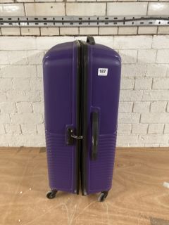 AMERICAN TOURISTER 4 WHEELED SUITCASE