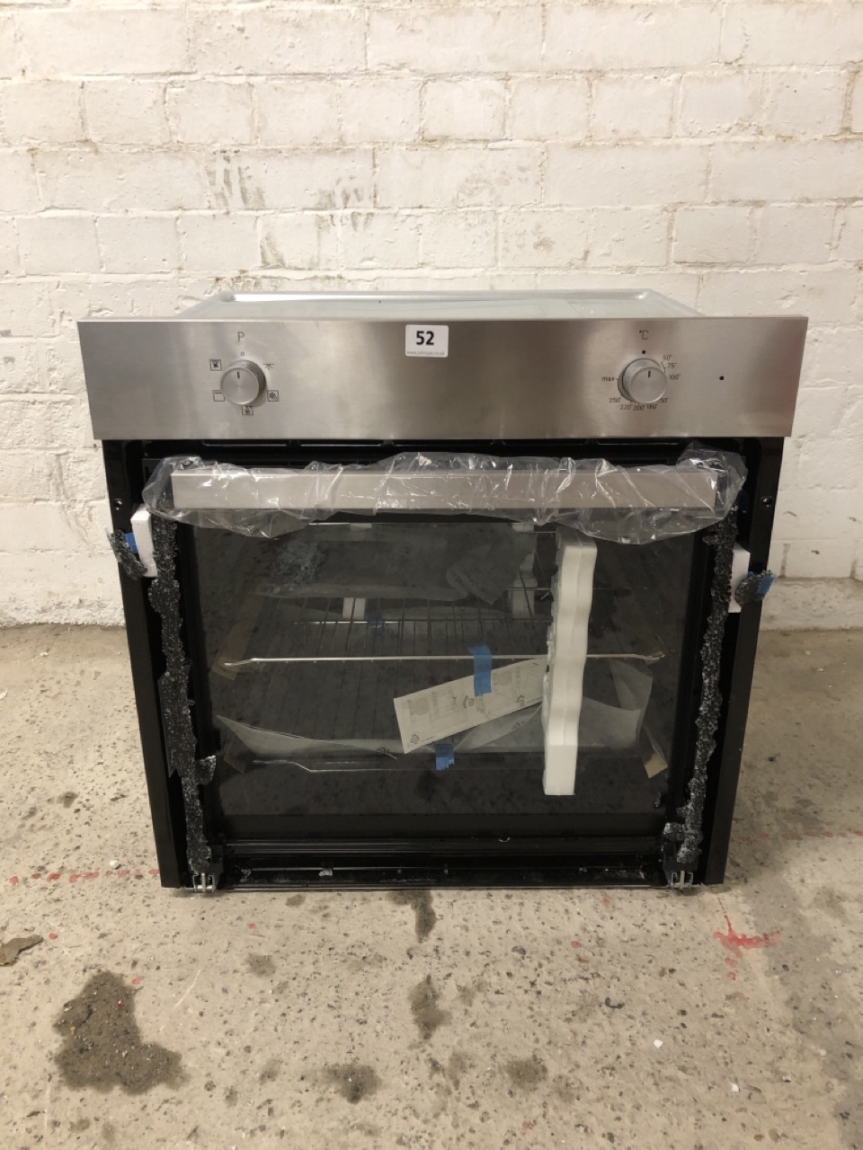 John Pye Auctions LOGIK INTEGRATED SINGLE OVEN MODEL LBFANB23