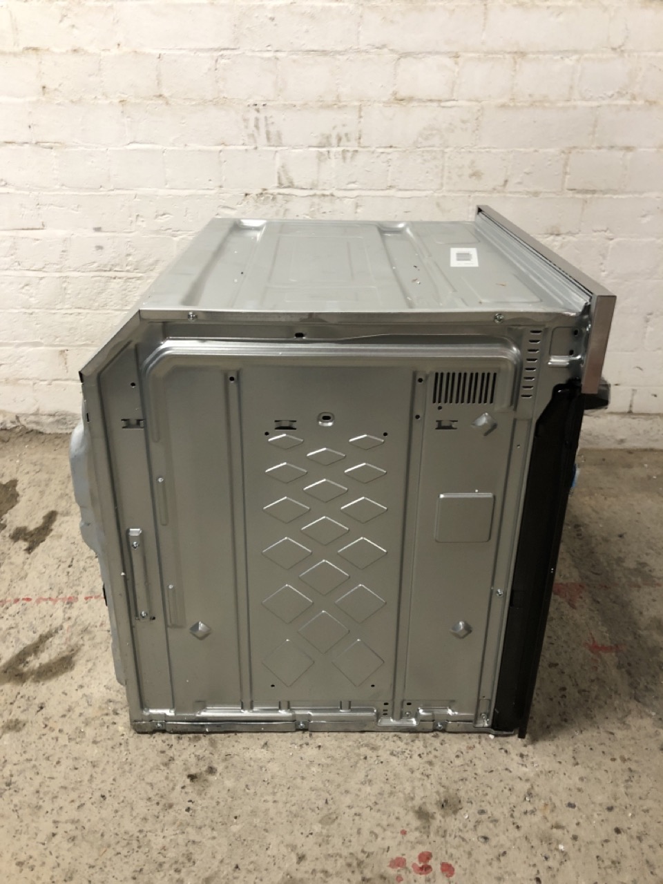 John Pye Auctions LOGIK INTEGRATED SINGLE OVEN MODEL LBFANB23