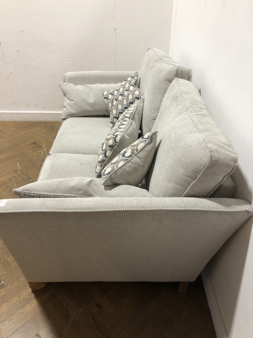 John Pye Auctions OAK FURNITURE LAND GAINSBOROUGH 2 SEATER SOFA IN