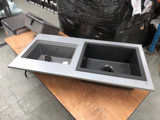 DOUBLE SINK DISPLAY WITH TWO ABODE SINKS