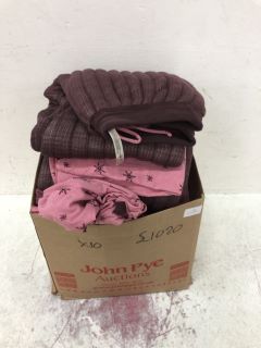 10 X CLOTHING TO INCLUDE LONG SLEEVED PINK TOP SIZE UK S & PURPLE PYJAMA BOTTOMS SIZE UK S - RRP £1020