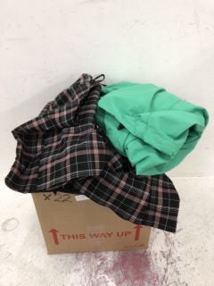 22 X CLOTHING TO INCLUDE GREEN CARGO BOTTOMS SIZE UK L & BLACK/PINK TUBE TOP SIZE UK L - RRP £1040