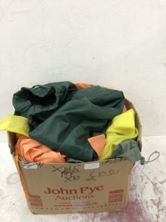 10 X CLOTHING TO INCLUDE YELLOW DRESS SIZE UK L & GREEN LEATHER TROUSERS - RRP £1050