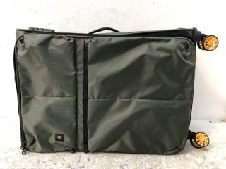 2X IT LUGGAGE 25INCH 4 WHEEL SOFT SHELL SUITCASE IN GREEN AND GREY - RRP £140
