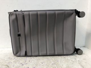 2X IT LUGGAGE 25INCH 4 WHEEL SOFT SHELL SUITCASE IN PINK AND GREY- RRP £130