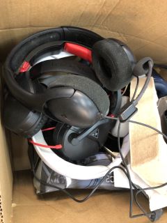 QUANTITY OF HEADPHONE/HEADSETS TO INCLUDE TURTLE BEACH RECON 50P GAMING HEADSET - APPROX RRP £240