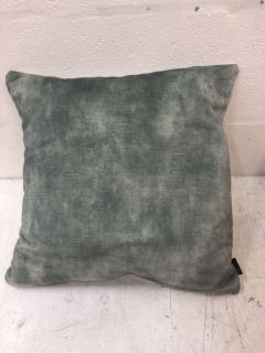 5X CUSHIONS IN VARIOUS DIFFERENT COLOURS - RRP £250