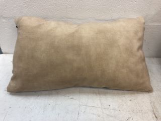 5X CUSHIONS IN VARIOUS DIFFERENT SIZES AND COLOURS - RRP £250