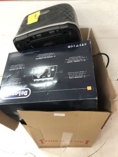 BOX OF ITEMS TO INCLUDE DELONGHI 4 SLICE IN BLACK RRP-£150