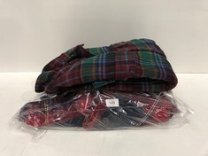 2 X LEVI'S PLAID JACKETS INCLUDING RED JACKET SIZE XL AND GREEN JACKET S - LOCATION 21A.