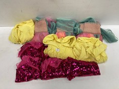 10 X WOMEN'S CLOTHING VARIOUS MODELS AND SIZES INCLUDING YELLOW ENVELOPE SHIRT SIZE S.V.P. 1.000€ - LOCATION 16C.