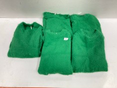 5 X GREEN FUR JUMPER VARIOUS SIZES INCLUDING SIZE S. P.V.P. 890€ - LOCATION 8C.