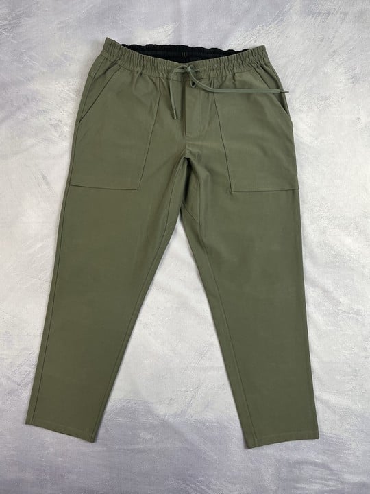 Lululemon Trousers - Size XL (VAT only payable on Buyers Premium)