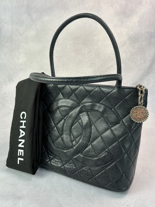 Chanel Medallion Tote Bag, with Dust Bag - 29x25x14cm (VAT only payable on Buyers Premium)