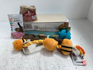 QTY OF ASSORTED PET ITEMS TO INCLUDE WAINWRIGHTS PHEASANT FLATTIE DOG TOY AND GOR SUSTAIN CURLY BALL ( LARGE ): LOCATION - J5