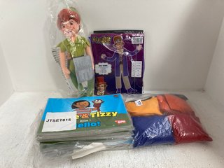QTY OF ASSORTED KIDS TOY ITEMS TO INCLUDE DISNEY PETER PAN TOY AND AMSCAN WILLY WONKA & THE CHOCOLATE FACTORY COSTUME UK SIZE 10/12 YEARS: LOCATION - J6