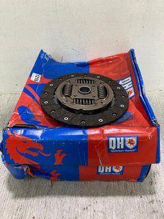 2 X ASSORTED QUINTON HAZELL VEHICLE ITEMS TO INCLUDE CLUTCH KIT PART NUMBER QKT5470AF: LOCATION - E 13